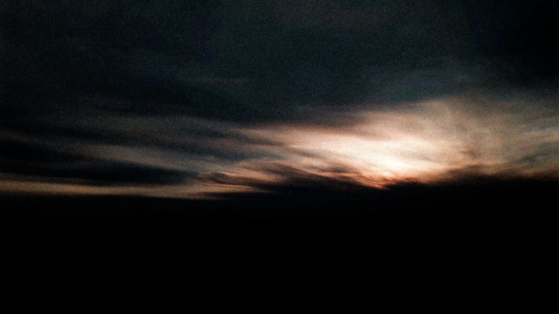 سرهای بریده لبخند می‌زنند.