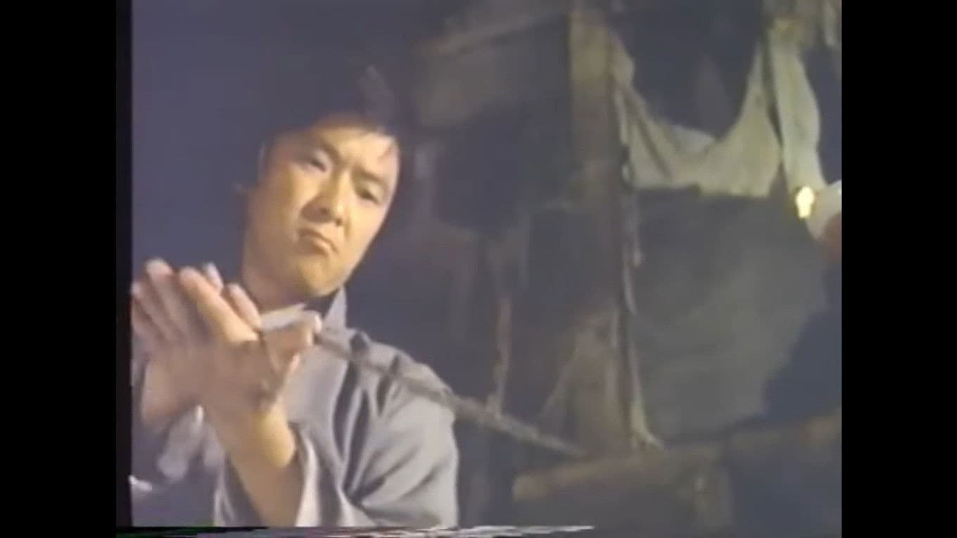 Le tigre tend le poing