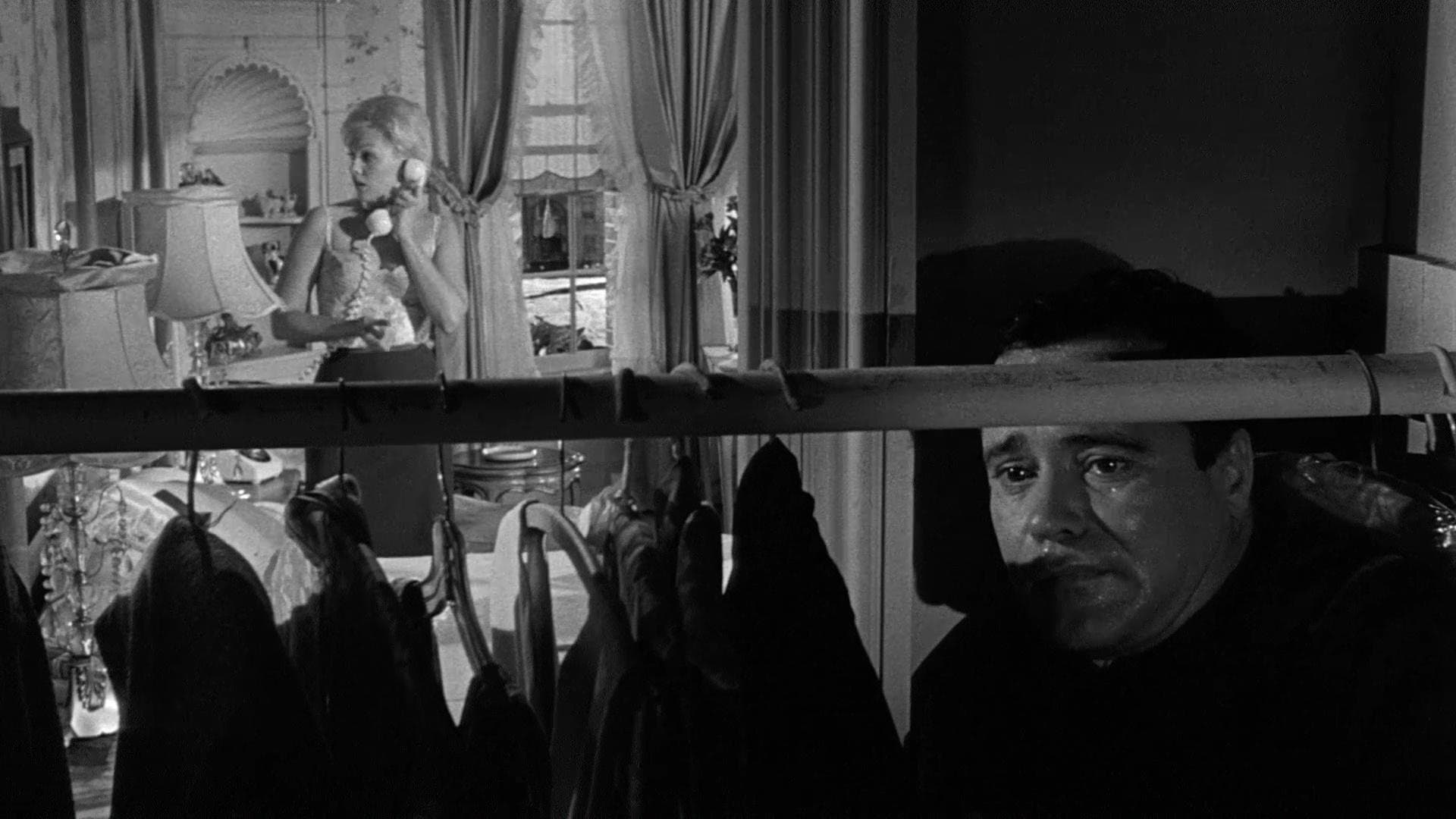 L'Inquiétante dame en noir