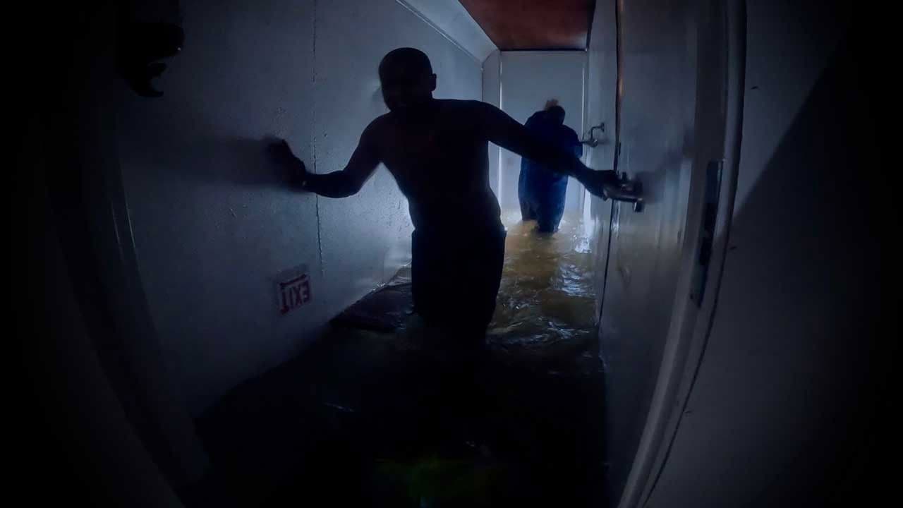 Pris au piège : 60 heures sous la mer