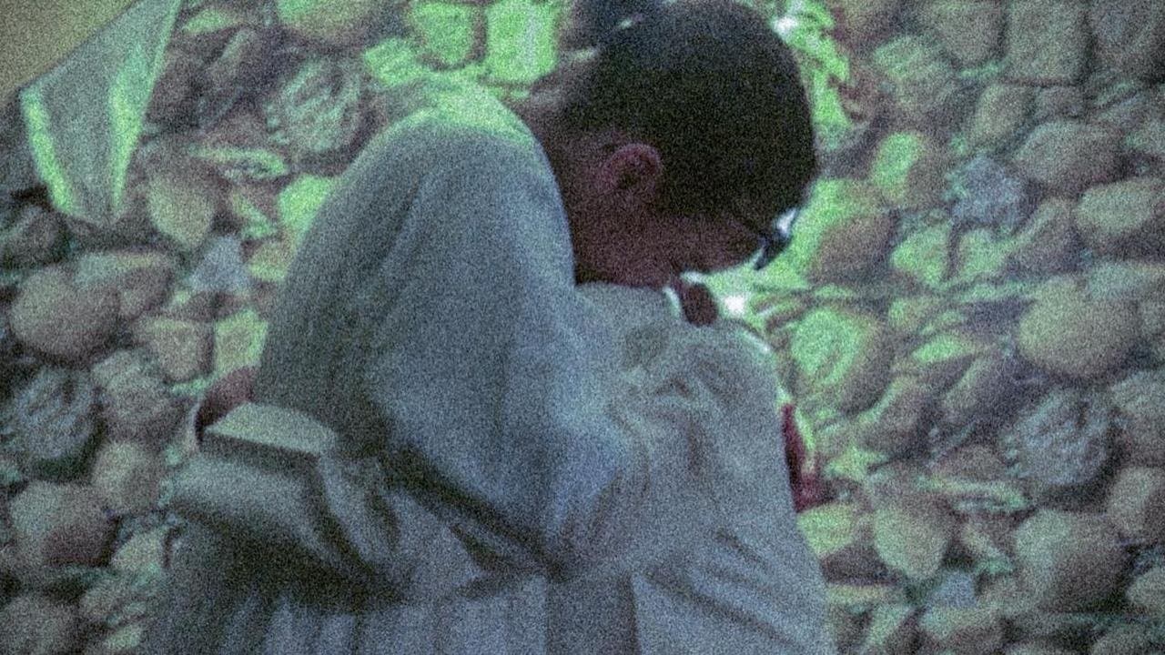 تحت ظل ورقة الغياب