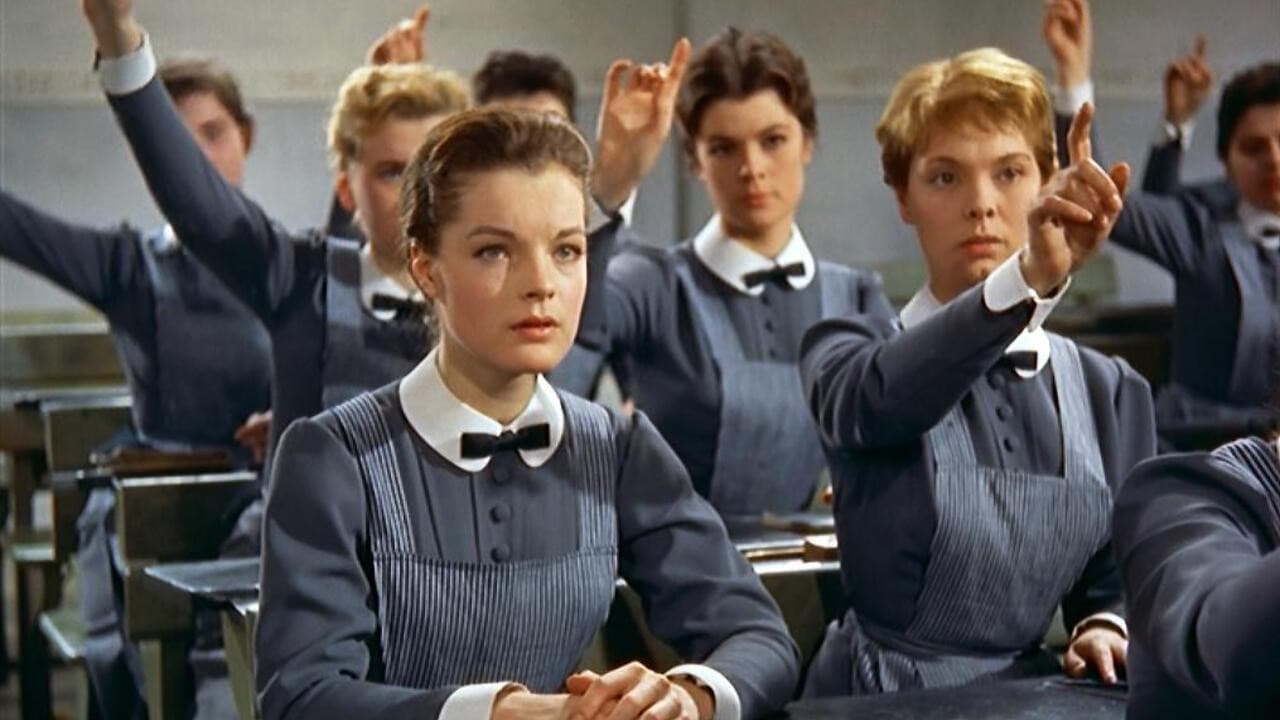 Jeunes Filles en uniforme