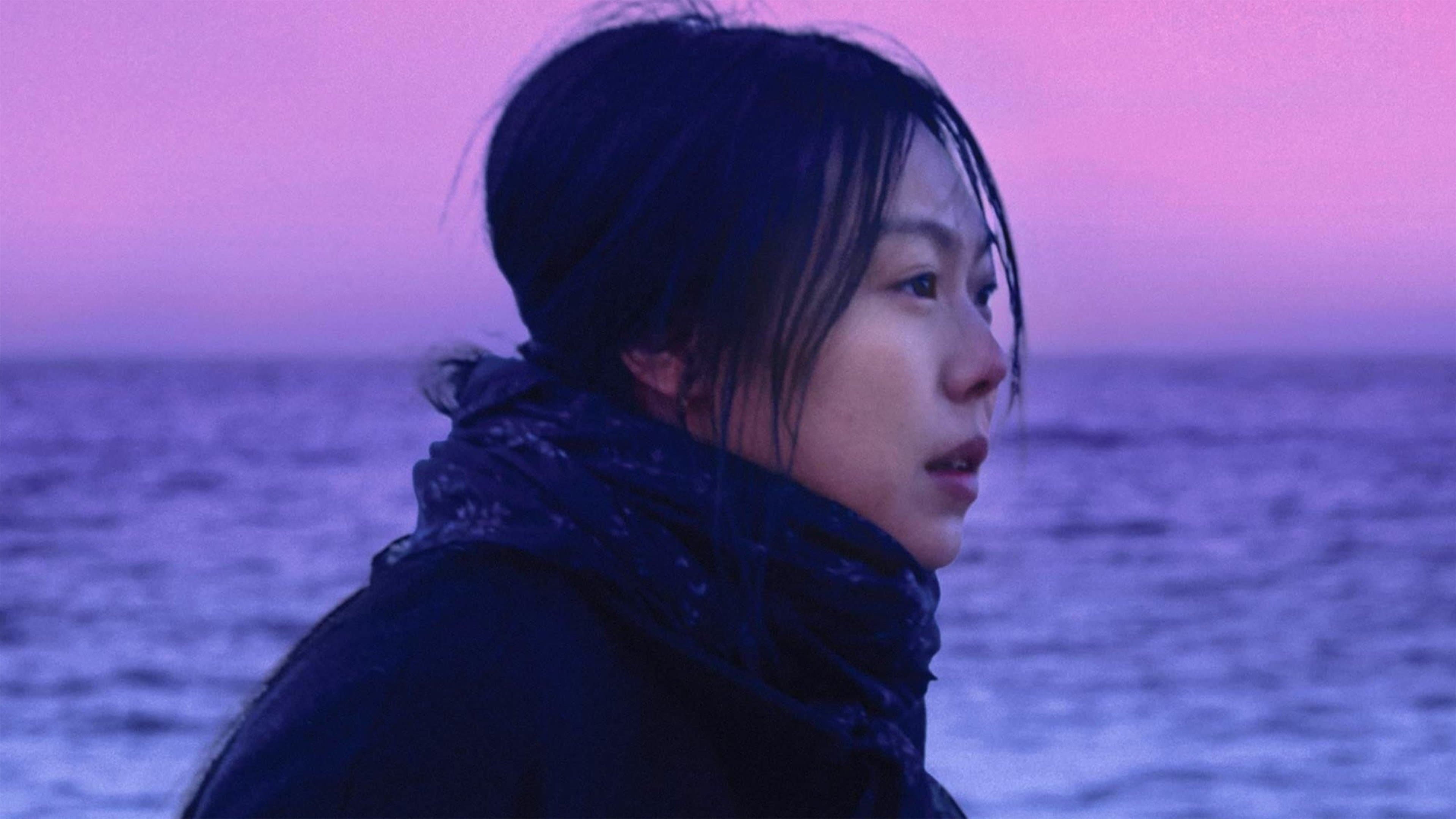 Seule sur la plage la nuit